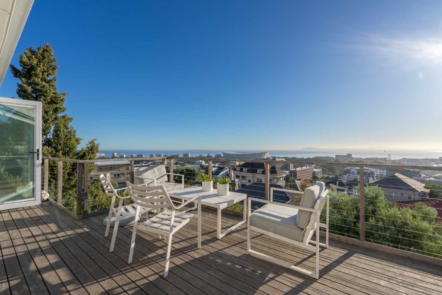 5 Bedroom Property for Sale in Green Point Western Cape